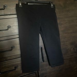Gap Fit black fitness capri pants